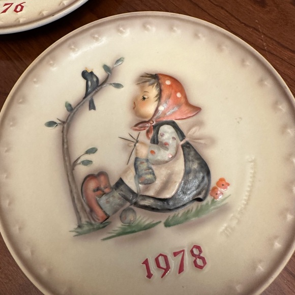 Six Hummel Collector Plates - Picture 5 of 8